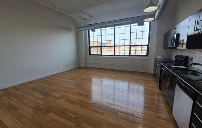 2 beds, 1 bath, 1,200 sqft, $2,000, Unit 302