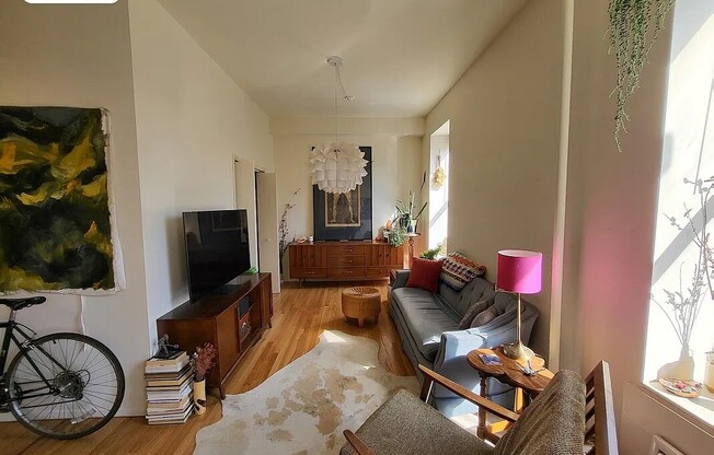 101 W 104 ST