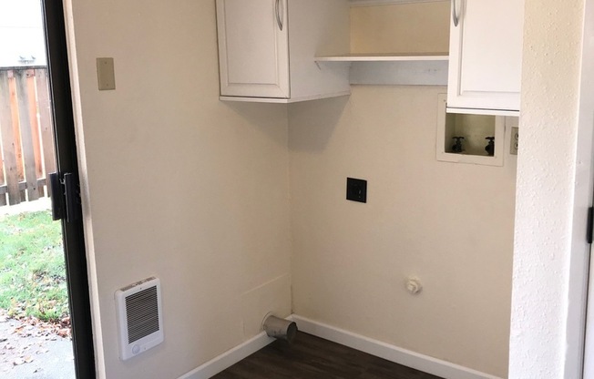 2 beds, 1 bath, 820 sqft, $1,525, Unit 1647A