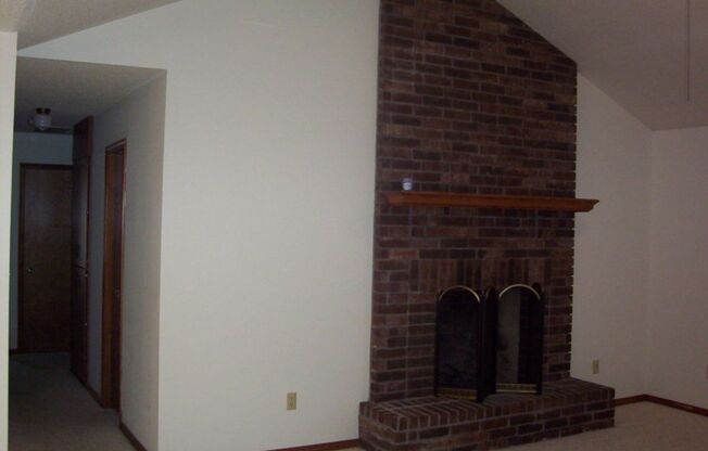 2 beds, 2 baths, $895