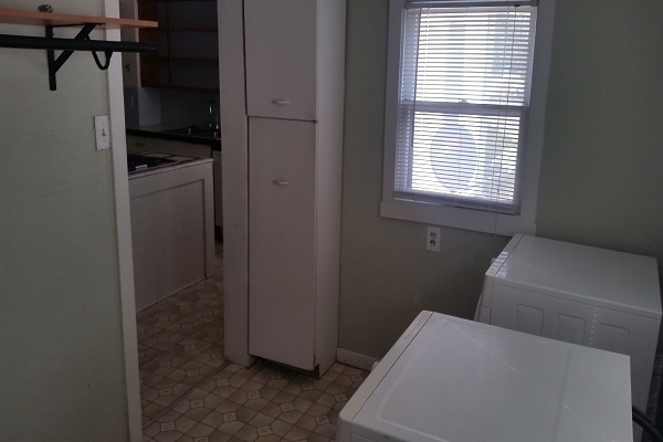 3 beds, 2 baths, $1,100