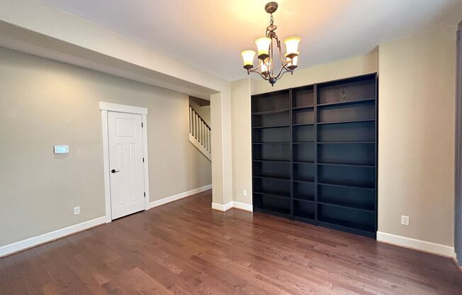 *$500 off first full month!* Beautiful 4 Bedroom 2 1/2 Bath Home With a Fantastic Back Yard Great for Entertaining is Located within 10 Minutes to Intel and Nike Headquarters!
