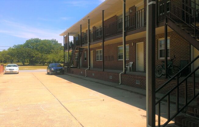 2 beds, 1 bath, 812 sqft, $1,085, Unit 1