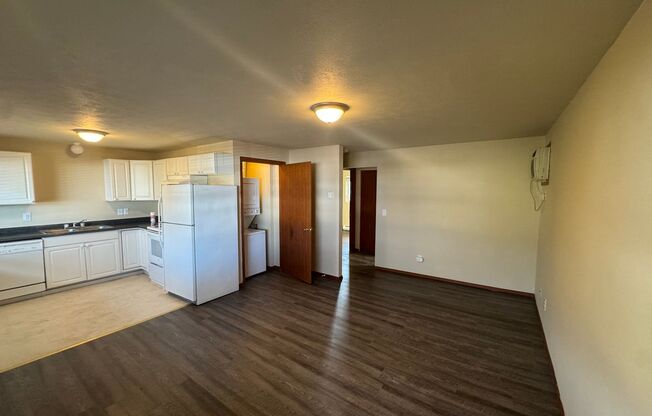 2 beds, 1 bath, 750 sqft, $1,125, Unit 6527