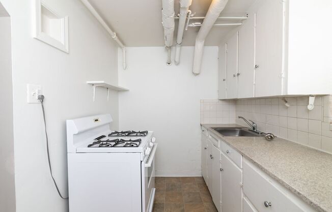 Studio, 1 bath, $1,000, Unit 20