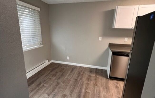 2 beds, 1 bath, 900 sqft, $1,800, Unit Unit 14