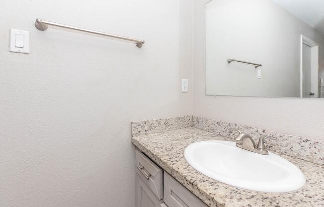 1 bed, 1 bath, 698 sqft, $940