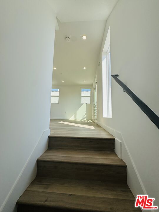 231 W 85 ST
