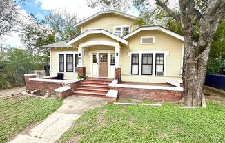 810 W MAGNOLIA AVE