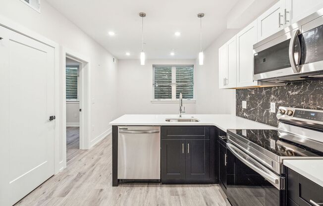 1 bed, 1 bath, 585 sqft, $1,315, Unit A01