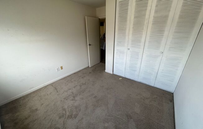 2 beds, 1 bath, $1,325, Unit 213