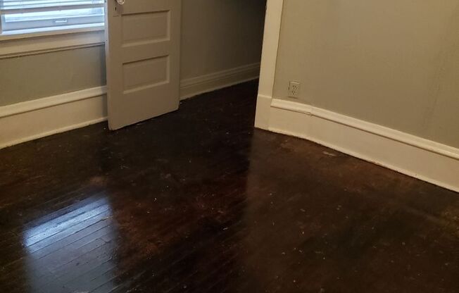 2 beds, 1 bath, $800