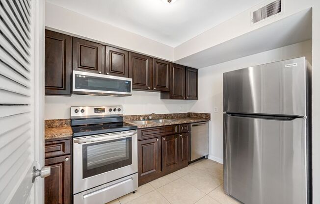 2 beds, 1.5 baths, 940 sqft, $1,650, Unit 8737-D