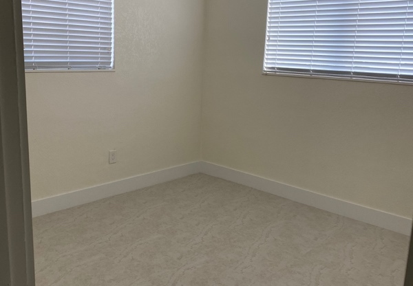 1331 W 33 ST