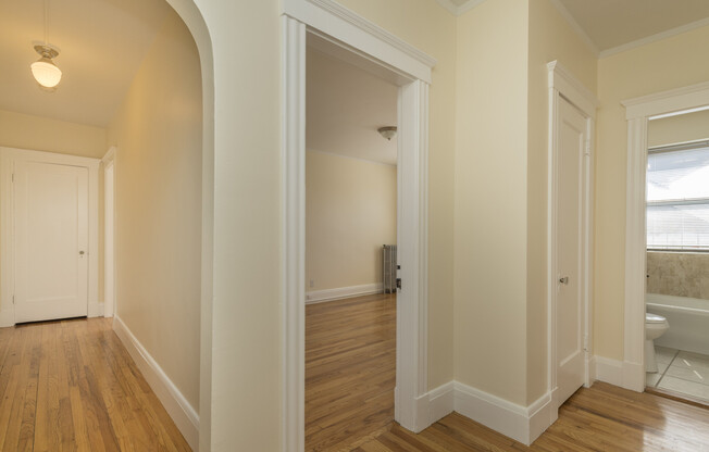 2 beds, 1 bath, 815 sqft, $3,400, Unit 32