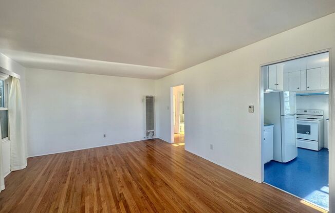 2 Bedroom 1 Bath with Breathtaking Ocean View! South Ocean Beach.