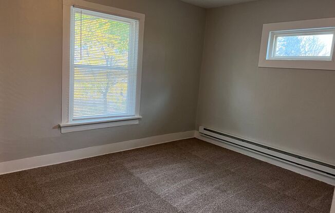 3 beds, 1 bath, $1,550