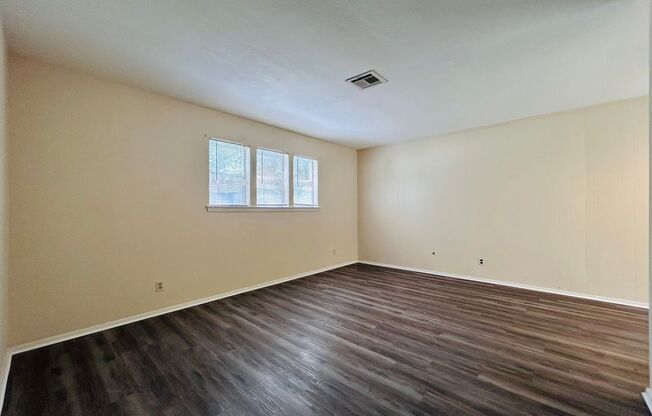 5226 Pine Pl 78744 | 3 Bed 2 Bath 1 Garage $1595