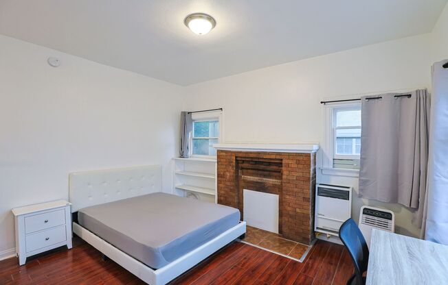 2624 Budlong Apartments