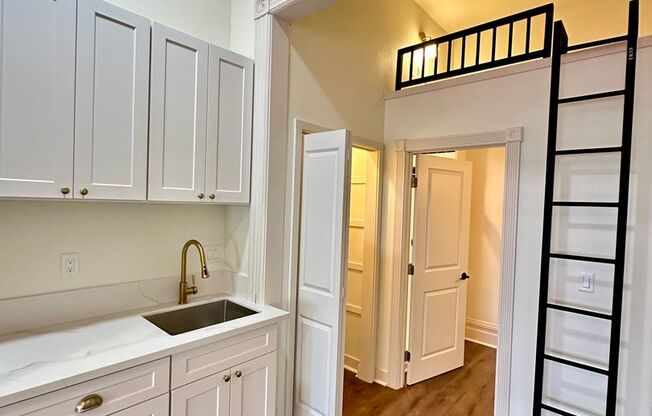 Studio, 1 bath, 166 sqft, $1,750, Unit 213