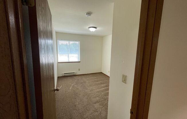 3 beds, 1 bath, 1,040 sqft, $1,695, Unit 3164-306
