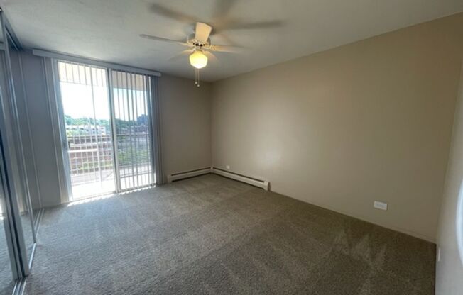 1 bed, 1 bath, 698 sqft, $1,450, Unit 601