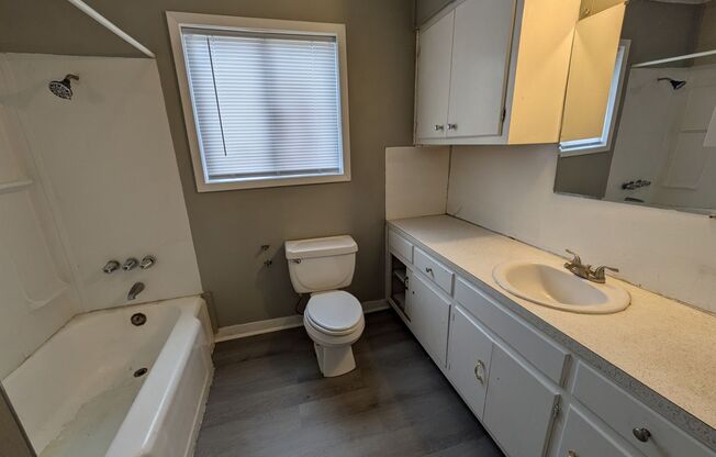 **Move-In Special! $200 off 1st Mo.** 495 Iowa Ave., Beaumont, TX 77705