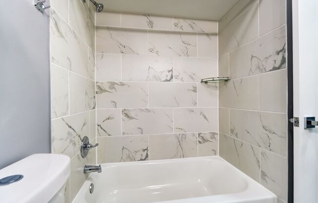 3 beds, 2 baths, 1,130 sqft, $1,875, Unit 5564-03