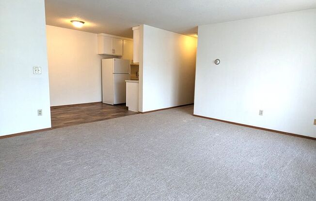 2 beds, 1 bath, 975 sqft, $1,295, Unit 105