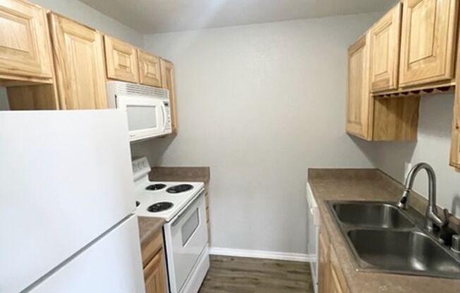 421 - 425 E Fountain Pl