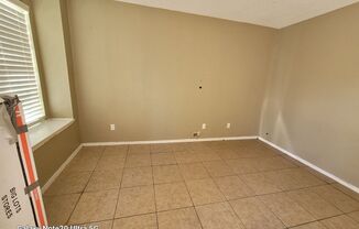 3 beds, 1 bath, $1,400