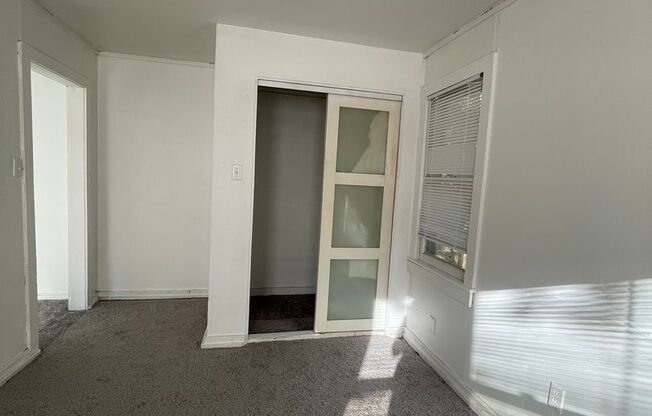 1 Bed/1 Bath w/yard Close to Downtown