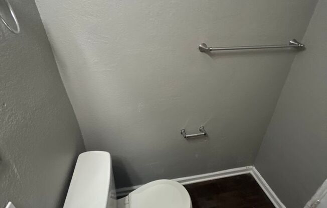 2 beds, 1 bath, 750 sqft, $945, Unit B06 1064 09