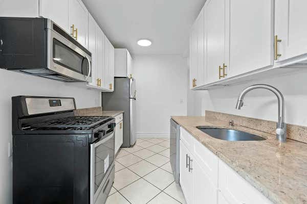 1 bed, 1 bath, 1,000 sqft, $2,400, Unit F21