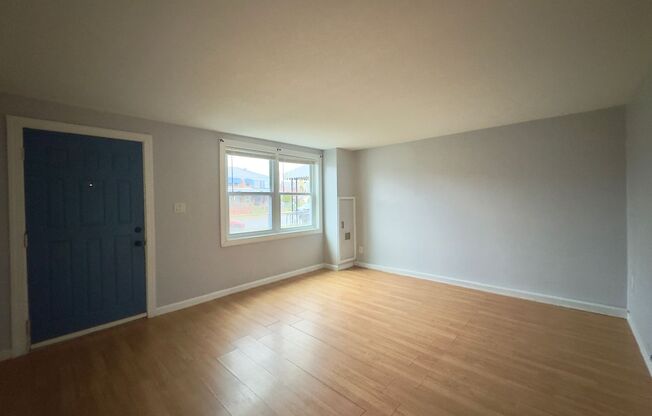 Charming 2 Bedroom/1 Bathroom Townhome in Dundalk, MD!