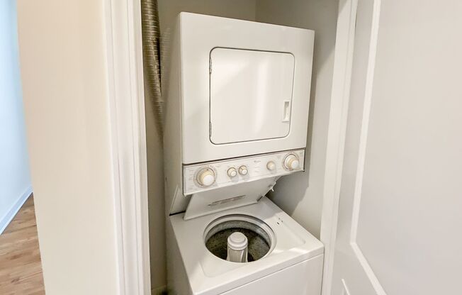 2 beds, 1 bath, 740 sqft, $2,850, Unit 855-2W