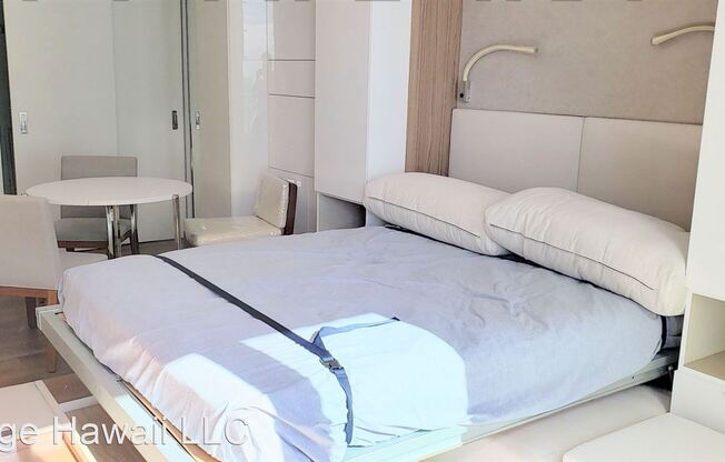 987 Queen Street, Unit 3510