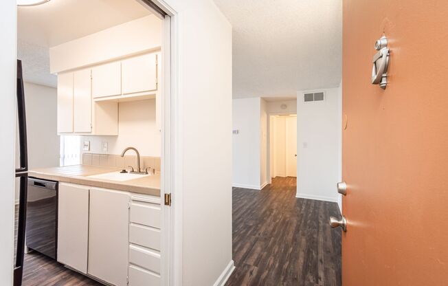1 bed, 1 bath, 660 sqft, $1,490, Unit 9