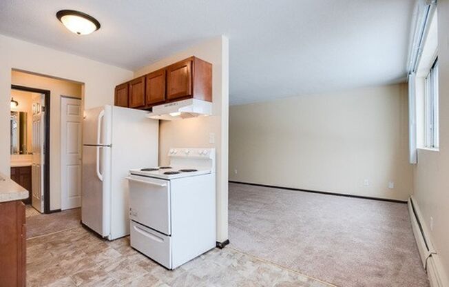 2 beds, 1 bath, 850 sqft, $1,025, Unit H 208