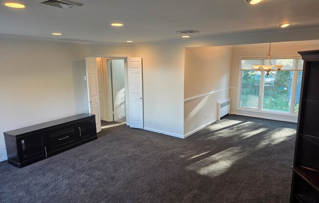 32 ELDERBERRY LN E