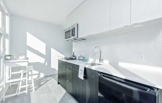 Studio, 1 bath, 381 sqft, $1,280, Unit 513