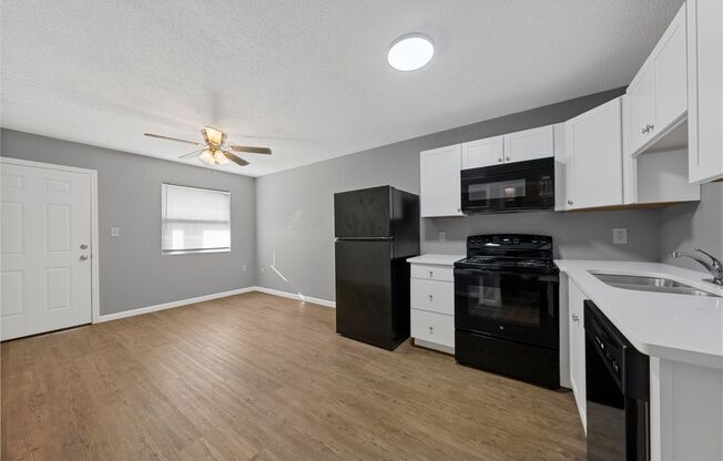 1 bed, 1 bath, 550 sqft, $705, Unit 636 10