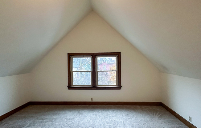 3 Bed / 1 Bath - 1,500 SF - Bedroom