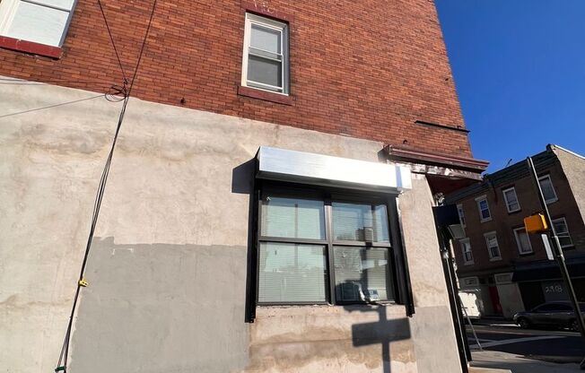 Studio, 1 bath, $1,000, Unit 1st Floor Front Commerical