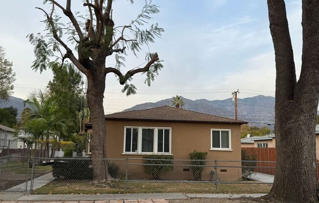 Charming 2 bedroom 1 bath, Monrovia