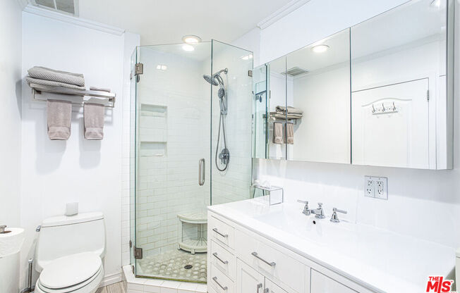2 beds, 2 baths, 844 sqft, $4,200, Unit 516