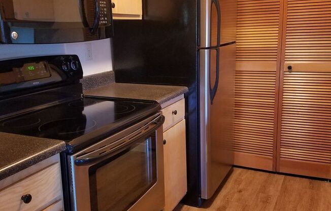 2 beds, 2 baths, $2,350, Unit 107