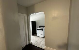 Studio, 1 bath, 600 sqft, $895, Unit Unit 6