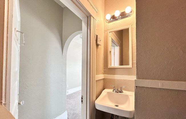 Studio, 1 bath, 500 sqft, $1,095, Unit 08