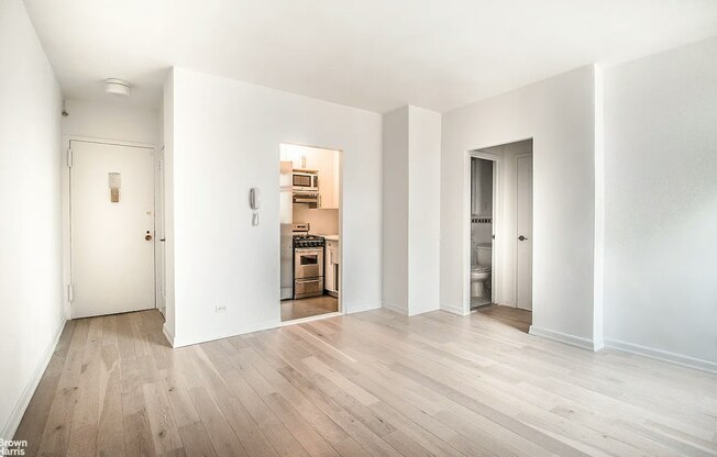 Studio, 1 bath, $4,000, Unit 18B